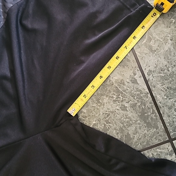 Old Navy Active shorts size medium - Picture 6 of 7